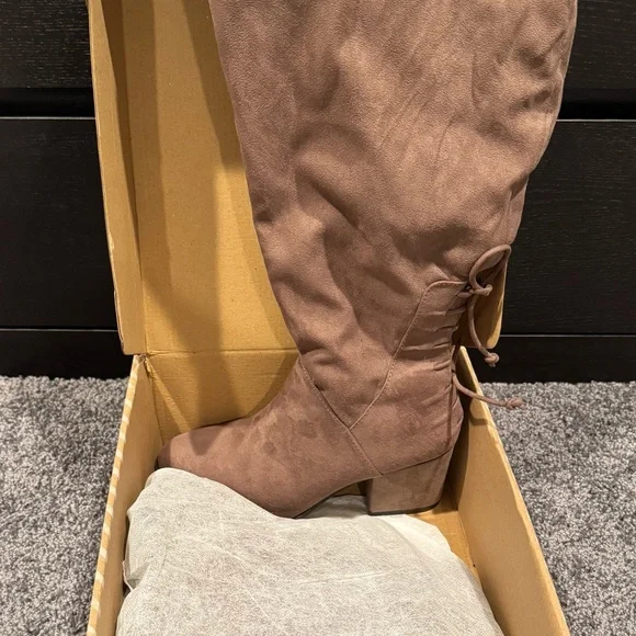 Journee Women's Taupe Wide Calf Knee-High Boots Size 8 EUC - Picture 13 of 16